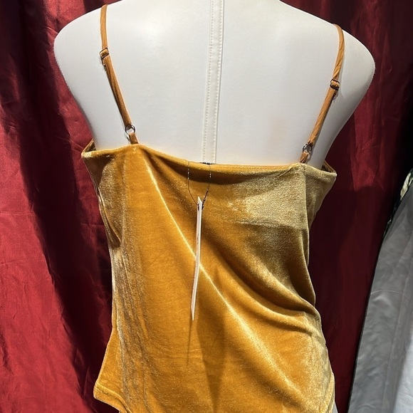 GOLD spaghetti strap velvet tank top B Y PAPARAZZI BIZ NWT - Picture 4 of 5